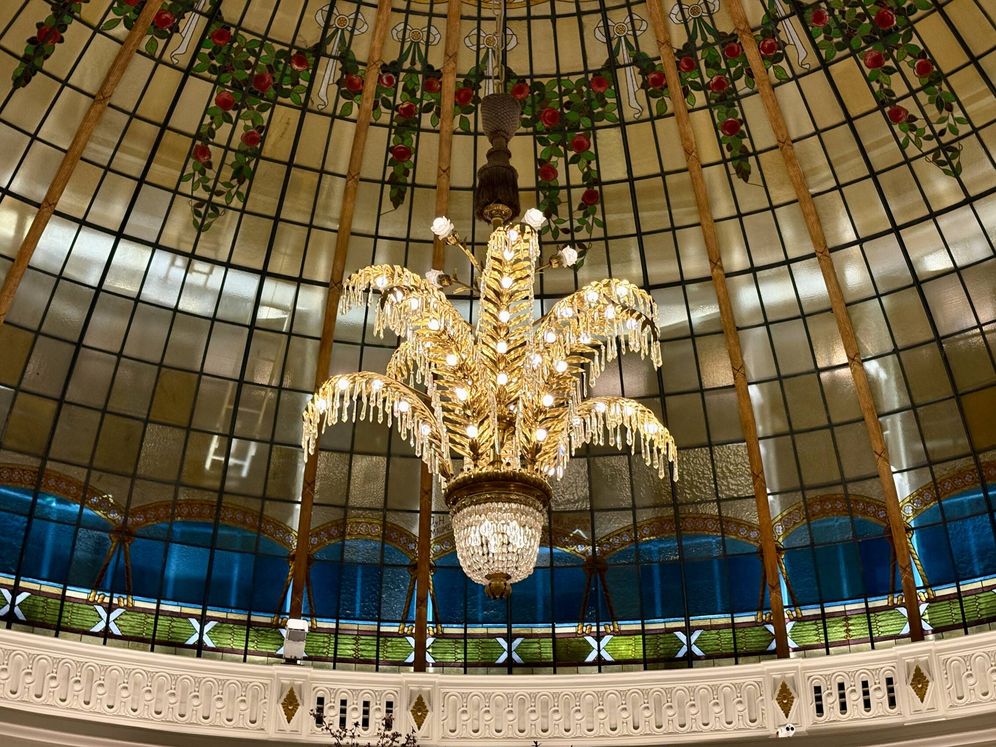 the-palace-hotel-lamp